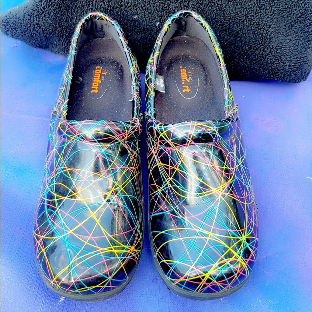 SafeStep Women's Black Shoes with Contemporary Multicolor Abstract Design.